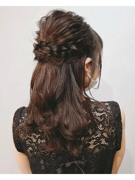モク(moku.) ハーフアップヘアアレンジ