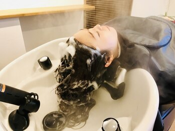 ヘアートープ ウニコ(life and hair design Hair Tope unico)の写真/健康な髪に導くために徹底的に頭皮を改善！フルフラットのシャンプースペースで極上の時間をお届けします♪