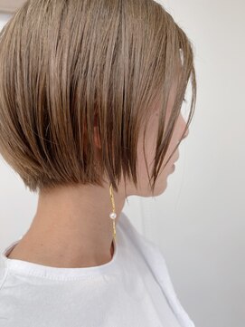 ダンクレスト(Daan Crest) 【ミニボブ】×【グレージュカラー】