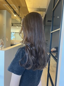 ライリー(riley) 透けるグレージュカラー