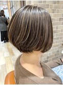 白髪ぼかしハイライト×大人ボブ