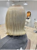ハイトーンベージュ×切りっぱなしボブ