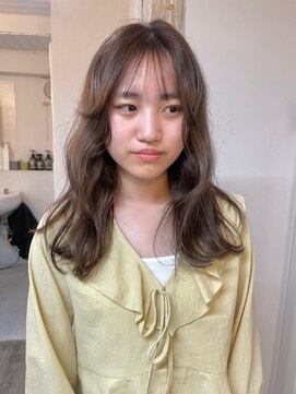 シンク オモテサンドウ(sync omotesando) ナチュラルベージュとウエーブヘア