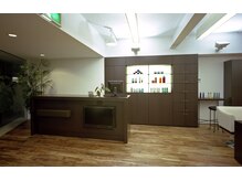 ファム戸坂(femme)の雰囲気（★木の温もりを感じられる温かみのあるフロントでお出迎え★）