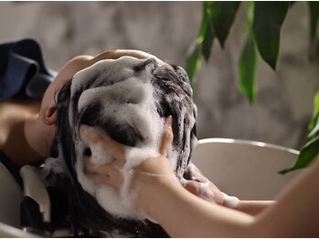 シュモレハーズ 習志野(Shumore he:rz)の写真/リンパの流れを良くするヘッドスパで頭皮の血行を改善し、疲労回復◎癒しのひと時を ［習志野駅/髪質改善］