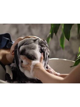 リンパの流れを良くするヘッドスパで頭皮の血行を改善し、疲労回復◎癒しのひと時を ［習志野駅/髪質改善］