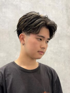 メンズヘアフェイス(Men's hair FACE。) 刈り上げセンターパートフェザーパーマ/メンズパーマ