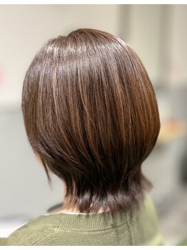 アンジー(Angee) マットアッシュで赤みを抑えた柔らかカラーに