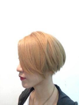 マホロ(MAHRO) ブロンドショートボブ