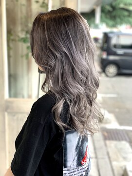 フェーディン(fa/din) ホワイトグレージュバレイヤージュカラー