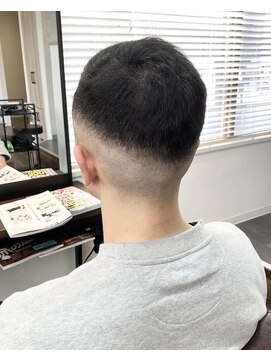 ベッカ(Becca) スキンフェード