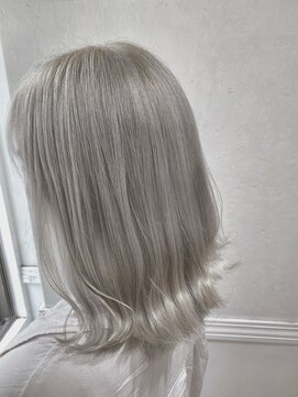 オーブ ヘアー リリー 博多2号店(AUBE HAIR lily) プラチナホワイトカラー！