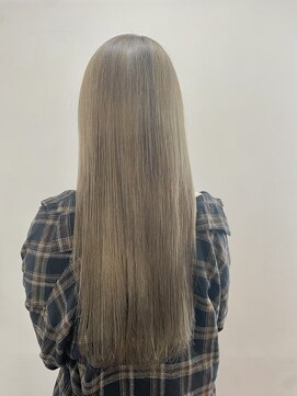 ヘアーアンドメイクアップモパ ハイトーンロングヘア