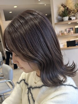 ミディアムレイヤーボブグレージュ顔周りカット