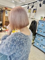 ヒビヲ 天神警固(HIBIO) ショートボブ切りっぱなしボブタッセルボブブリーチダブルカラー