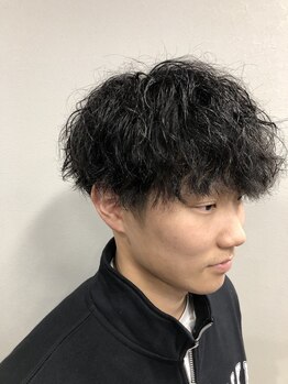 レピリカ(Re:pirka)の写真/《性別問わずハンサムstyleお任せ☆》幅広いヘアスタイルや個性も尊重し、デザインに！ON.OFFカッコよく◎