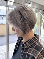 ホワイト キタサンドウ(WHiTE kitasando)&nbsp;[ ハンサムショート/白髪ぼかし/ダブルカラー/ブリーチショート]