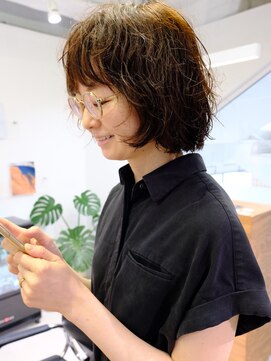 ムロ(Mulo) くせ毛を活かした抜け感大人ボブ×透明感カラー|札幌円山