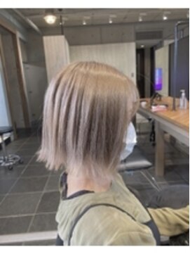 ウェイビィ 藤沢(WAVY) ホワイトベージュ×外ハネボブ【ＷAVY藤沢】