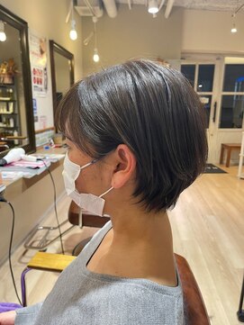 ハピエル ヘアークルー(HAPPYEL hair crew) 20代30代大人かわいいツヤ感前下がりオン眉ショート