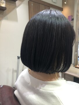 アオ(a-o) 前下がりボブ　ブルーブラック