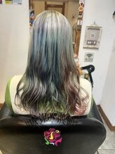 ヘアーサロン ザ ハイブ(Hair salon The hive) ホワイトシルバーでダブルカラーインナーレインボー