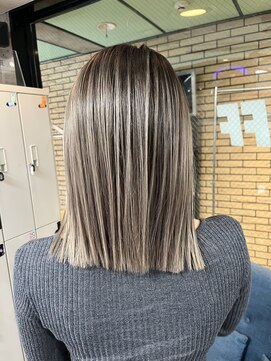 ラフ(LAFF) #セミディ#シアーカラー#ショートヘア#姫カット#ダークアッシュ