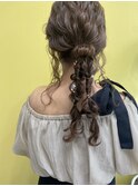 ローポニーのゆるふわ編み下ろしヘア