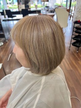 ヘアーメイクバングの写真/【脱色白髪染め】白髪は塗り潰す時代からぼかす時代へ…脱白髪染めは《ヘアーメイクバング》で決まり♪