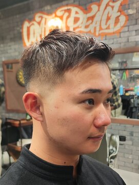 スリーセント 栄(3/cent) フェザーアップ/フェードカット/スキンフェード/アップバング