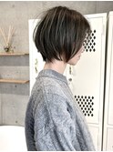 ゆったりショートボブ・オリーブカラー
