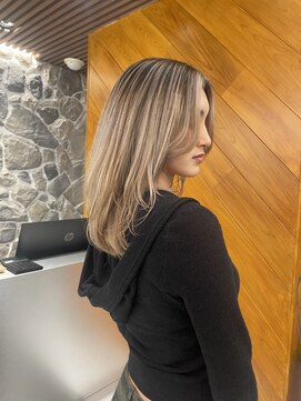 リュストル 町田(LUSTRE) ホワイトベージュバレイヤージュ