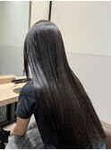 毛先までツヤ感続く美髪ロング