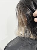 黒髪さん必見！耳元で揺れる「ミルクティーベージュ」の魅力