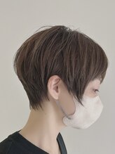 ナーナーナー モエ(Nana no moe) 耳だしショート