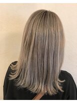 イル(iLu.)&nbsp;シルバーグレージュ