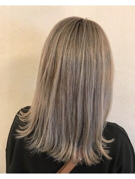 イル(iLu.) シルバーグレージュ