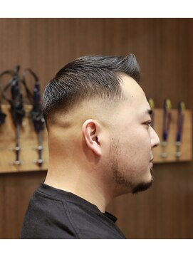 バーバーショップ スバル(BARBERSHOP SUBARU) <理容室><バーバー>スキンフェードワイルドアップバング