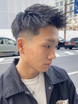 クオンヒール 淀屋橋店(QUON HEAL) スペインカール/スパイキーショート/フェザーパーマ/フェード×