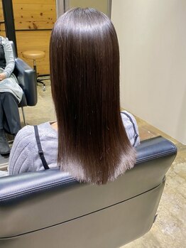【野々市】髪へのダメージを最小限に抑えた、柔らかい手触りのストレートヘアで誰もが憧れる美髪に♪