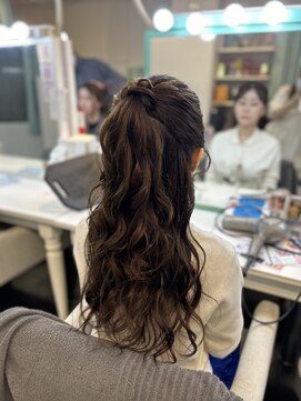 マーズ(Hair&Make Mars+) ハーフポニー