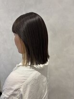 ソル(sol.)&nbsp;白髪ぼかしとインナーカラー　切りっぱなしボブ