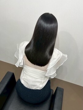 イオエ 元町(ioe) 前髪/暗髪カラー/艶カラー/小顔カット/髪質改善/縮毛矯正/黒髪