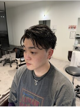 ニュアンスパーマツーブロック刈り上げセンターパート