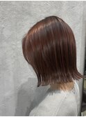 ボルドーカラー切りっぱなしくびれミディアムボブ[30代40代50代]