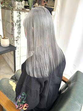 イル(ill) ホワイトグレー トリプルカラー ミディアム 大須