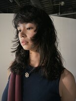 ナヌーク ダイカンヤマ(nanuk daikanyama)&nbsp;レイヤーカット顔まわりデザインくせ毛カットウルフ