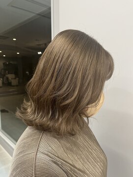 ヘアーアンドビューティーザ エフ(Hair Beauty the F) ＊ミルクティーベージュ_外ハネ_韓国風巻き髪_m8