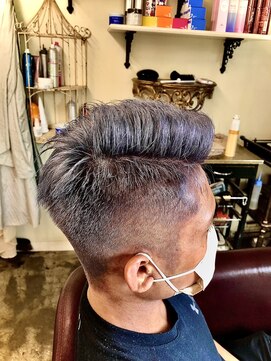 ヘアー ラウンジ アート(HAIR LOUNGE ART) グレーフェードカット