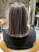 ホワイトストーン WHITE STONE&nbsp;熊本　シルバーハイライト　透明感　20代30代ヘアスタイルカラー